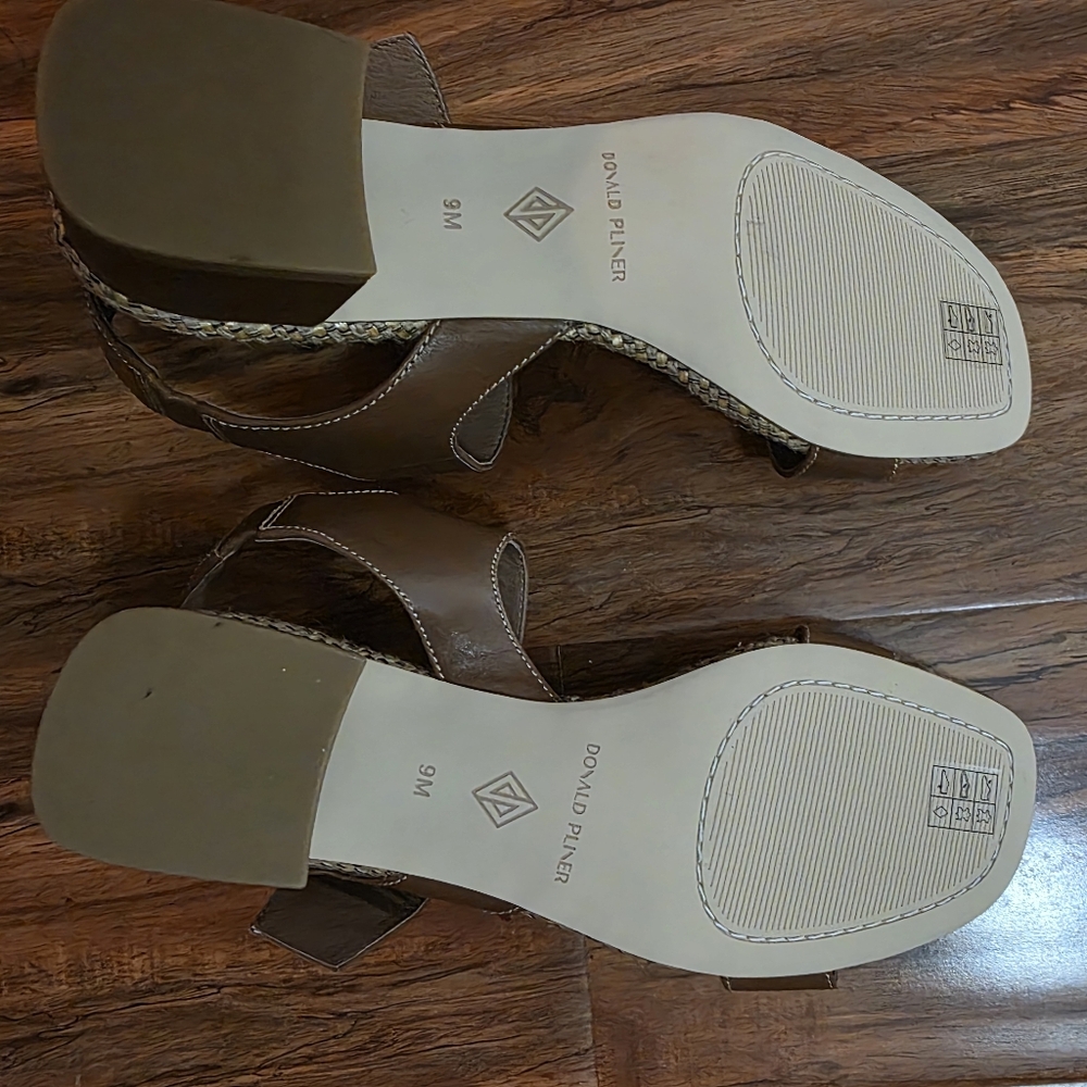Donald Pilner Brown Saddle Leather Vixi Sandal. Size 9. New - Picture 6 of 8